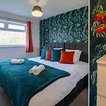 Stockwood House By Cliftonvalley Holiday home *
