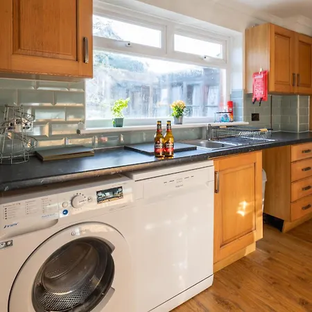 Stockwood House By Cliftonvalley *