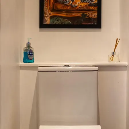 Stockwood House By Cliftonvalley *