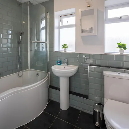 Stockwood House By Cliftonvalley *